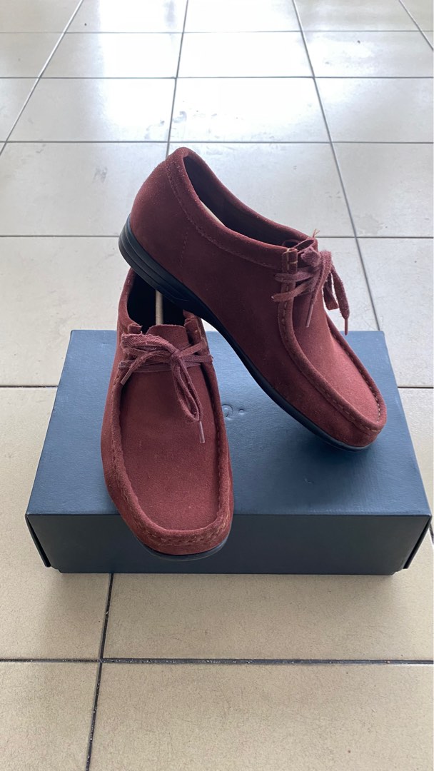 Burgundy clarks discount wallabee