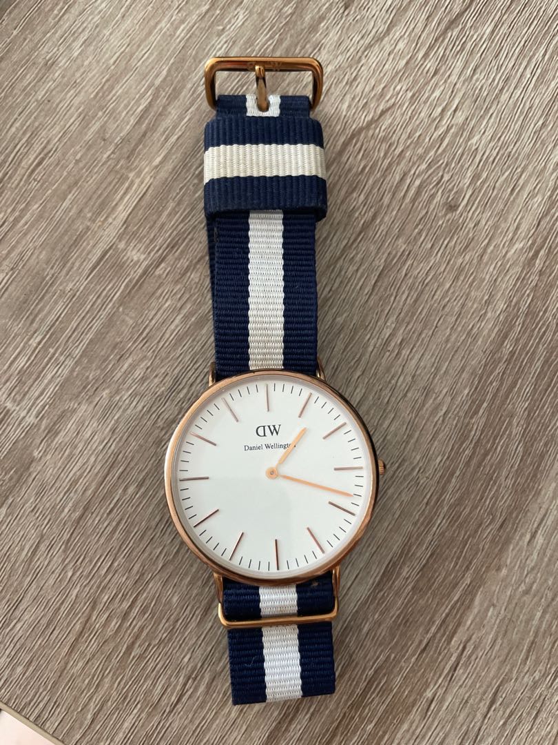 daniel wellington leather watch