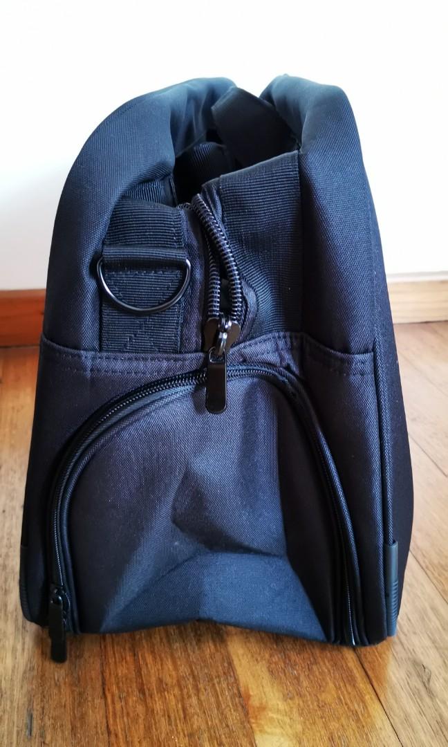Golf holdall with separate best sale shoe compartment