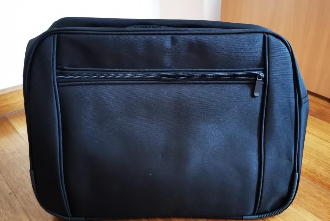 Golf holdall with separate best sale shoe compartment
