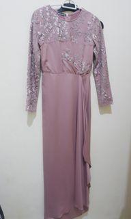 dress wisuda