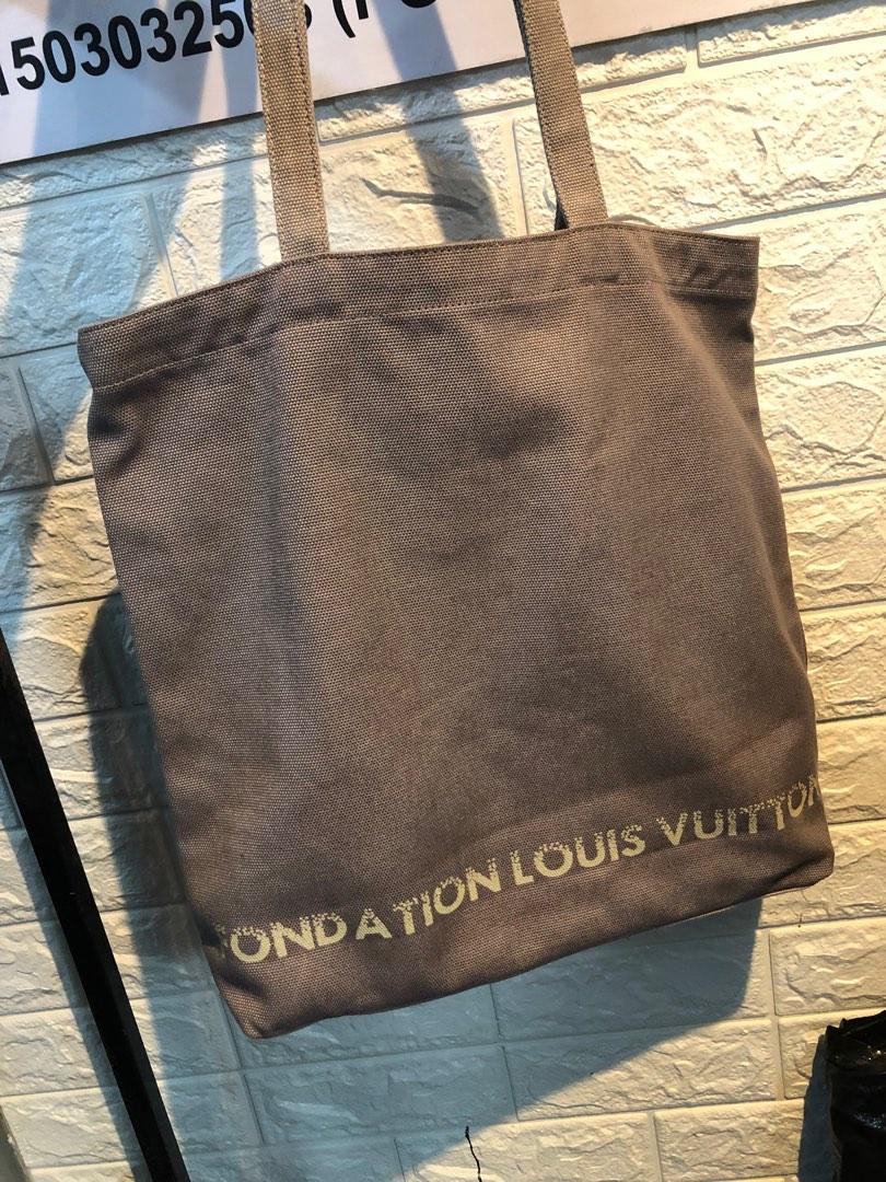 Fondation Louis Vuitton Unisex Canvas Street Style Logo Totes
