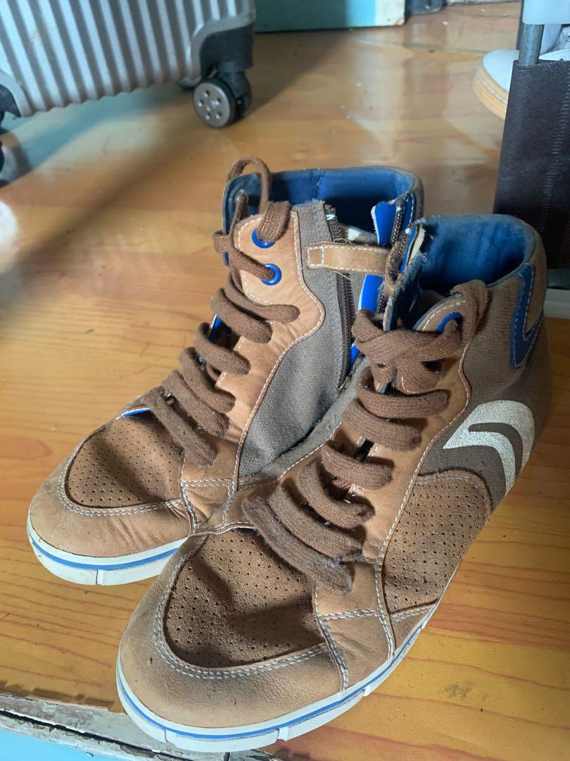 Hi-Cut Geox Men Shoes (Category: Casual Shoes) located in Taytay. Submitted by deekathlean5 (Listing ID 1179935604, Image 3). Description: Nothing issue. You just need to wash up! .