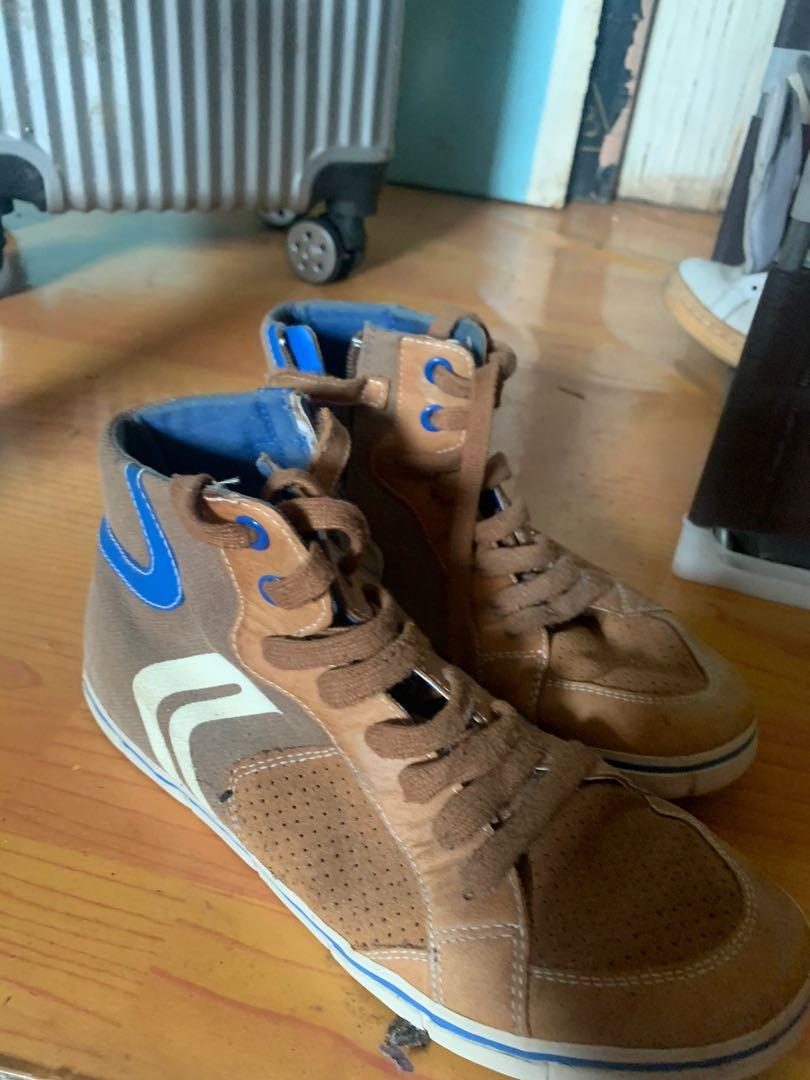 Hi-Cut Geox Men Shoes (Category: Casual Shoes) located in Taytay. Submitted by deekathlean5 (Listing ID 1179935604, Image 2). Description: Nothing issue. You just need to wash up! .