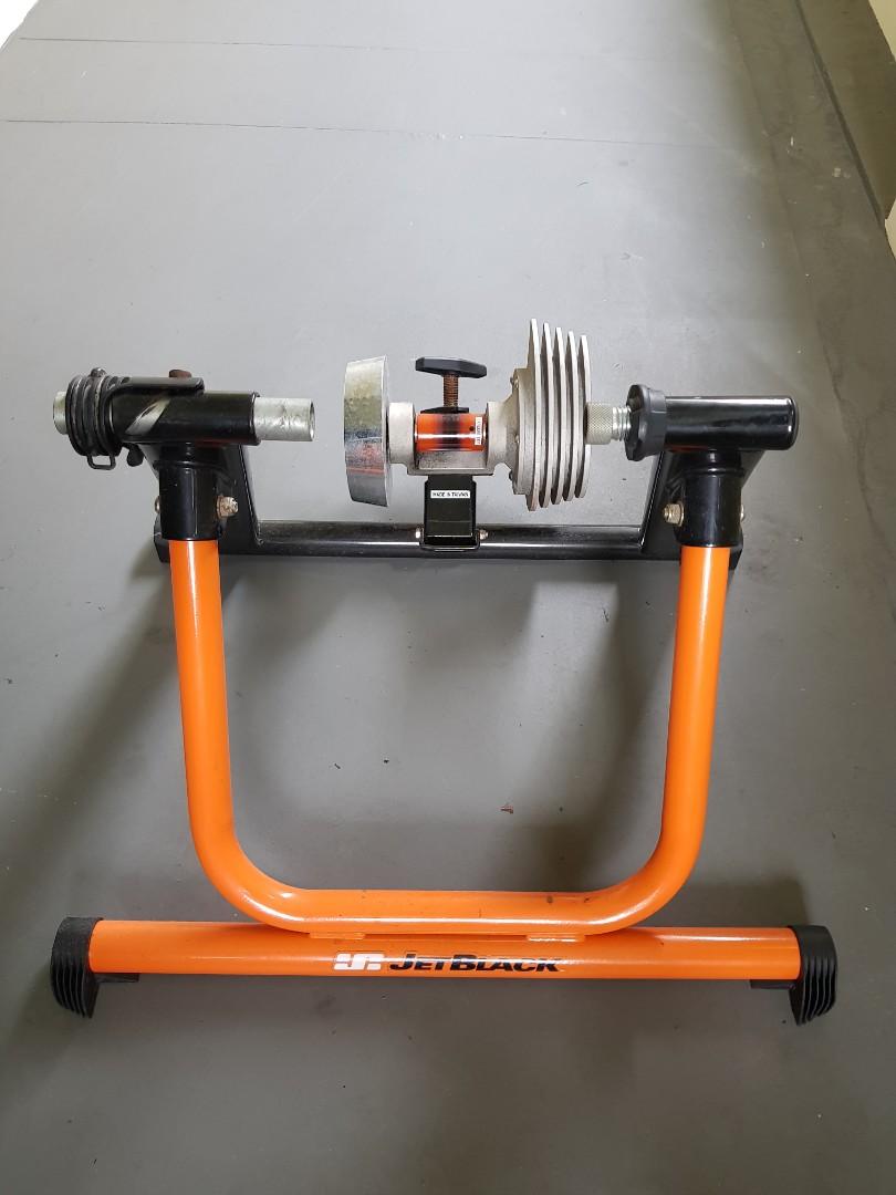 Jetblack Z1 Pro fluid trainer bicycle trainer wheel on trainer