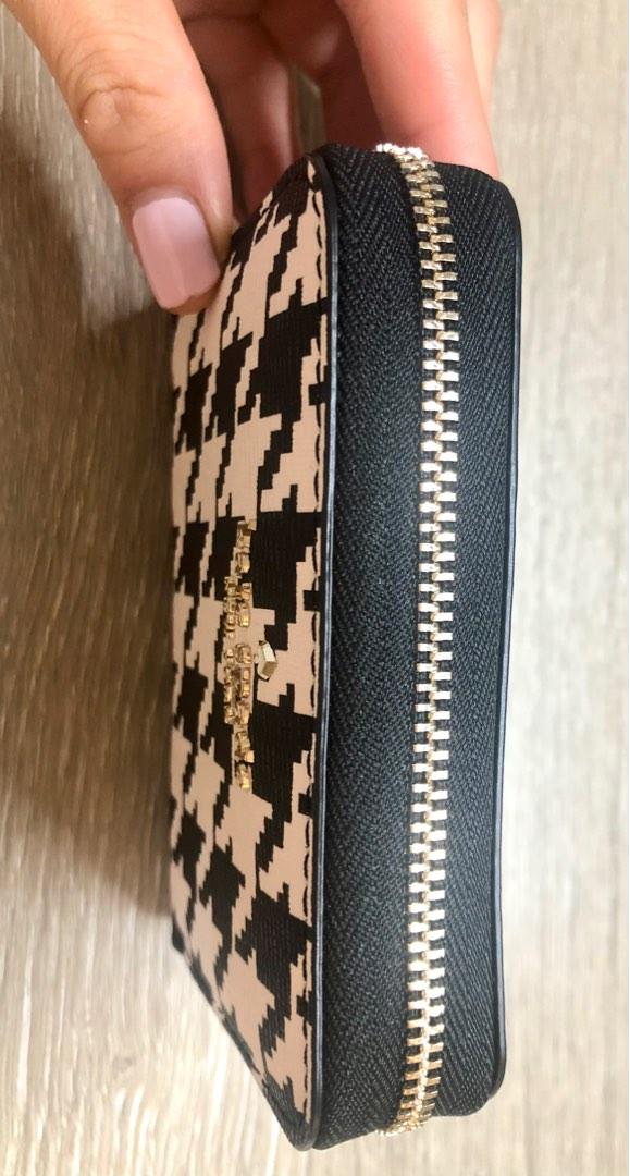 Kate Spade wallet - houndstooth darcy pattern, Women's Fashion, Bags &  Wallets, Purses & Pouches on Carousell