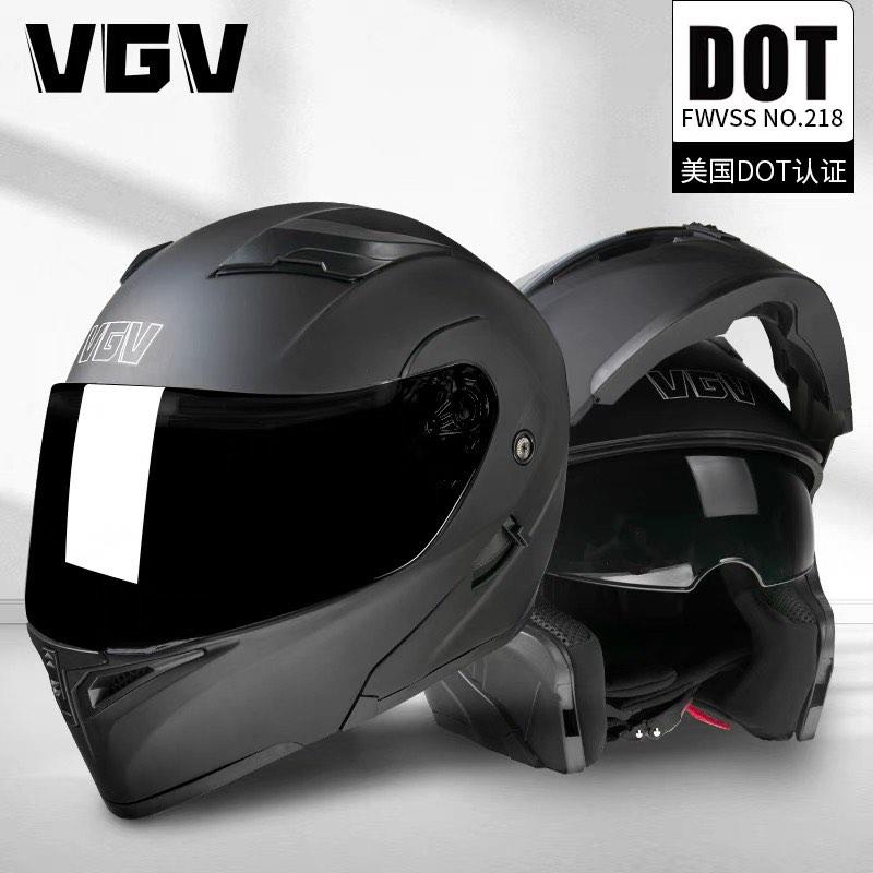Full face helmet with sun clearance visor