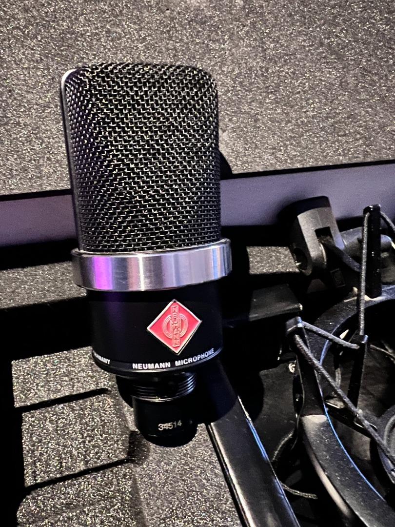 Neumann TLM 102 Studio Set LargeDiaphragm Cardioid Condenser