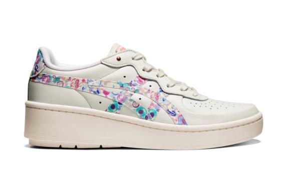 Onitsuka Tiger GSM W (Category: Sneakers) located in Singapore. Submitted by miffy33 (Listing ID 1179303175, Image 1). Description: Worn only once and realised slightly too small for my feet. This selling away this lovely floral sneakers. Bought at $159 from Suntec City store on 12/8/22. Still have receipt. Size is US6.5 Length: 23.5cm Last 4 photos showing the actual condition of the sneakers .
