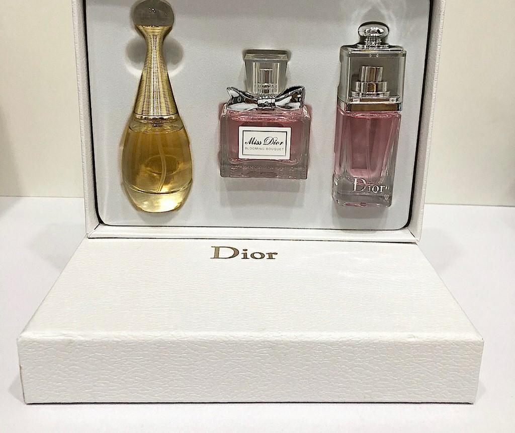 Parfum Dior Gift Set 3 X 30Ml Botol Spray, Kesehatan & Kecantikan, Parfum,  Kuku & Lainnya Di Carousell