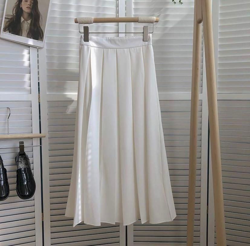Pleated Skirt (White), Women's Fashion, Bottoms, Skirts on Carousell