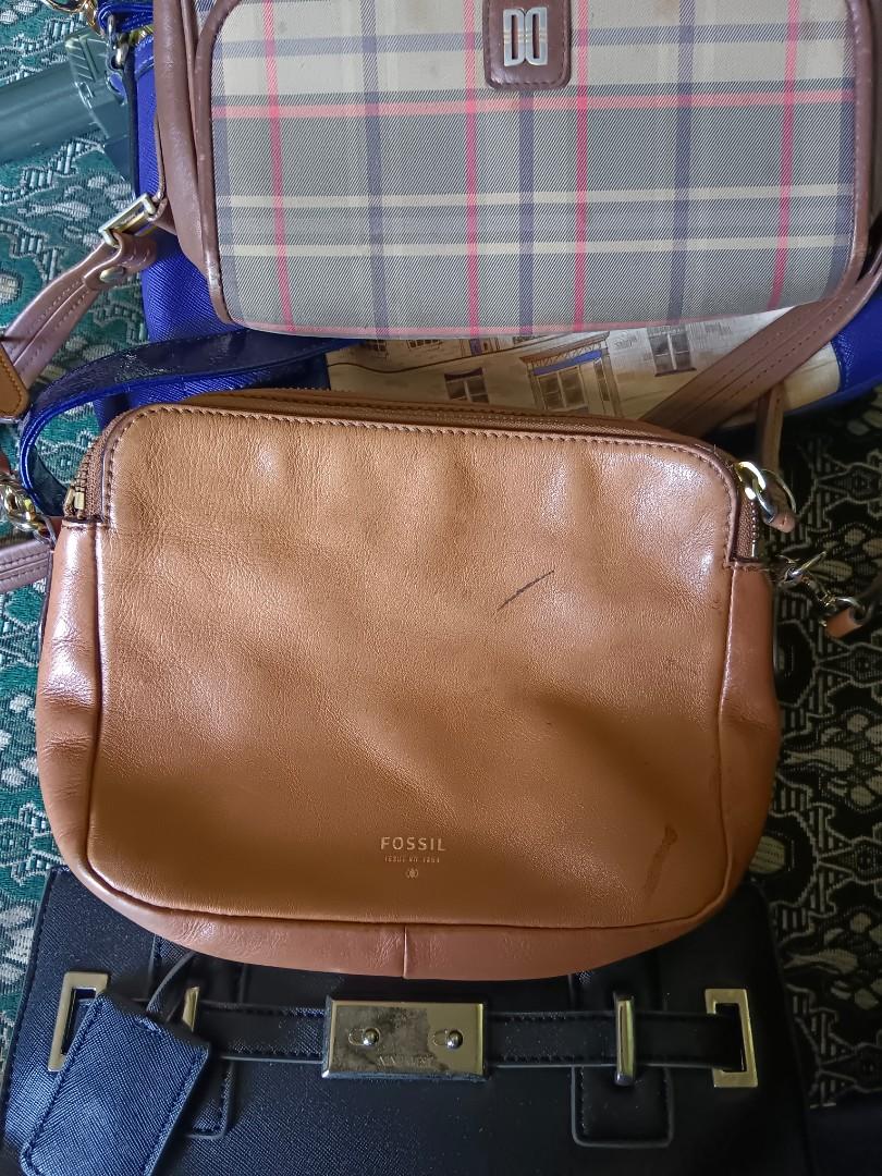 Preloved fossil sling bag, Women's Fashion, Bags & Wallets, Crossbody