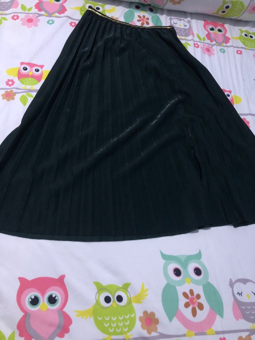 Rok Hijau botol, Fesyen Wanita, Pakaian Wanita, Gaun & Rok di Carousell