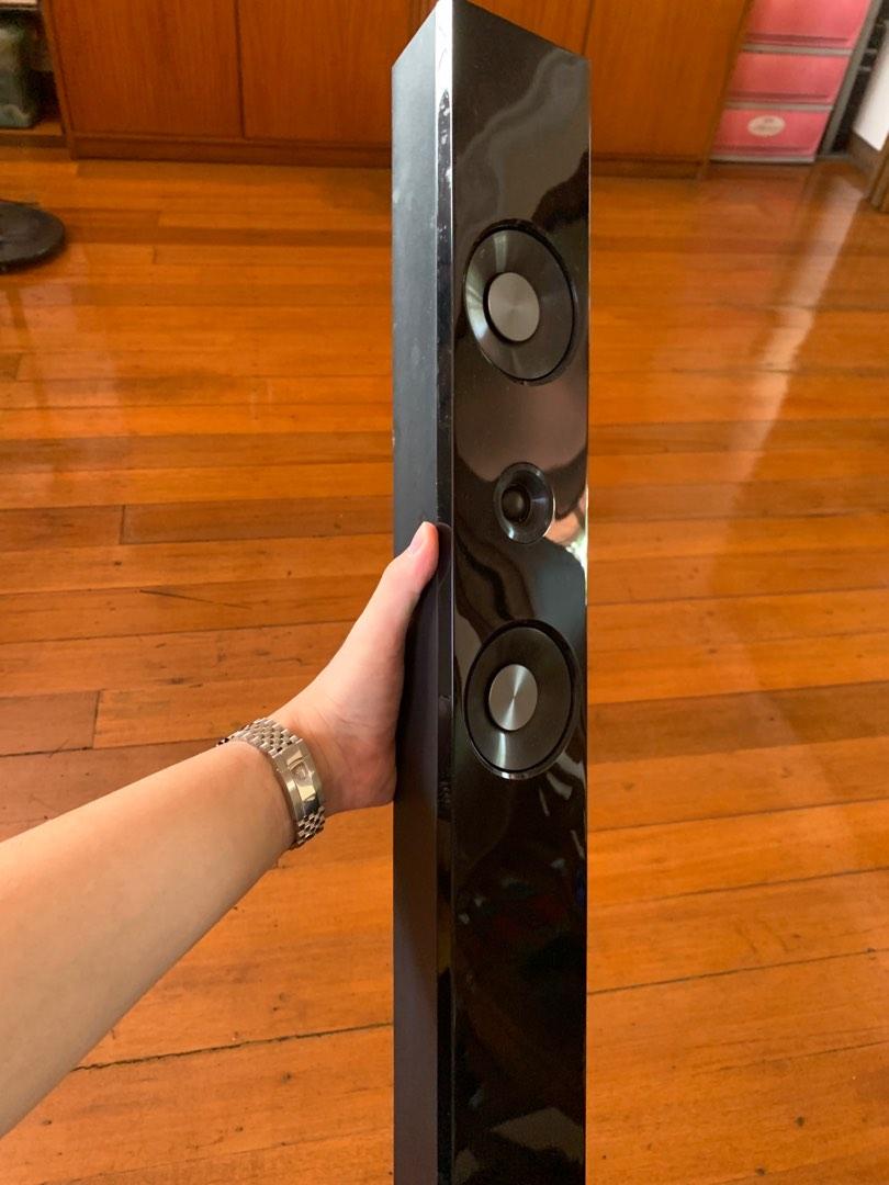 Samsung Soundbar set (Category: Soundbars, Speakers & Amplifiers) located in Las Pinas. Submitted by sunshinebb23 (Listing ID 1179973483, Image 1). Description: Take all for 2000.