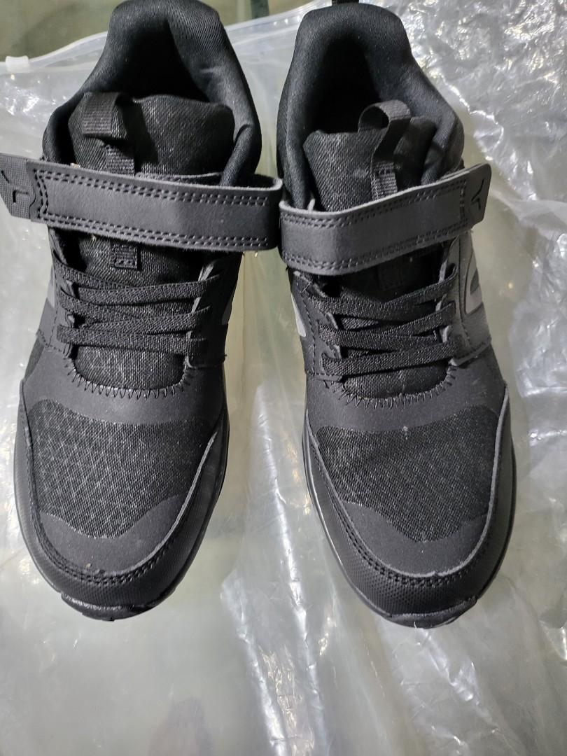 Decathlon black discount school shoes
