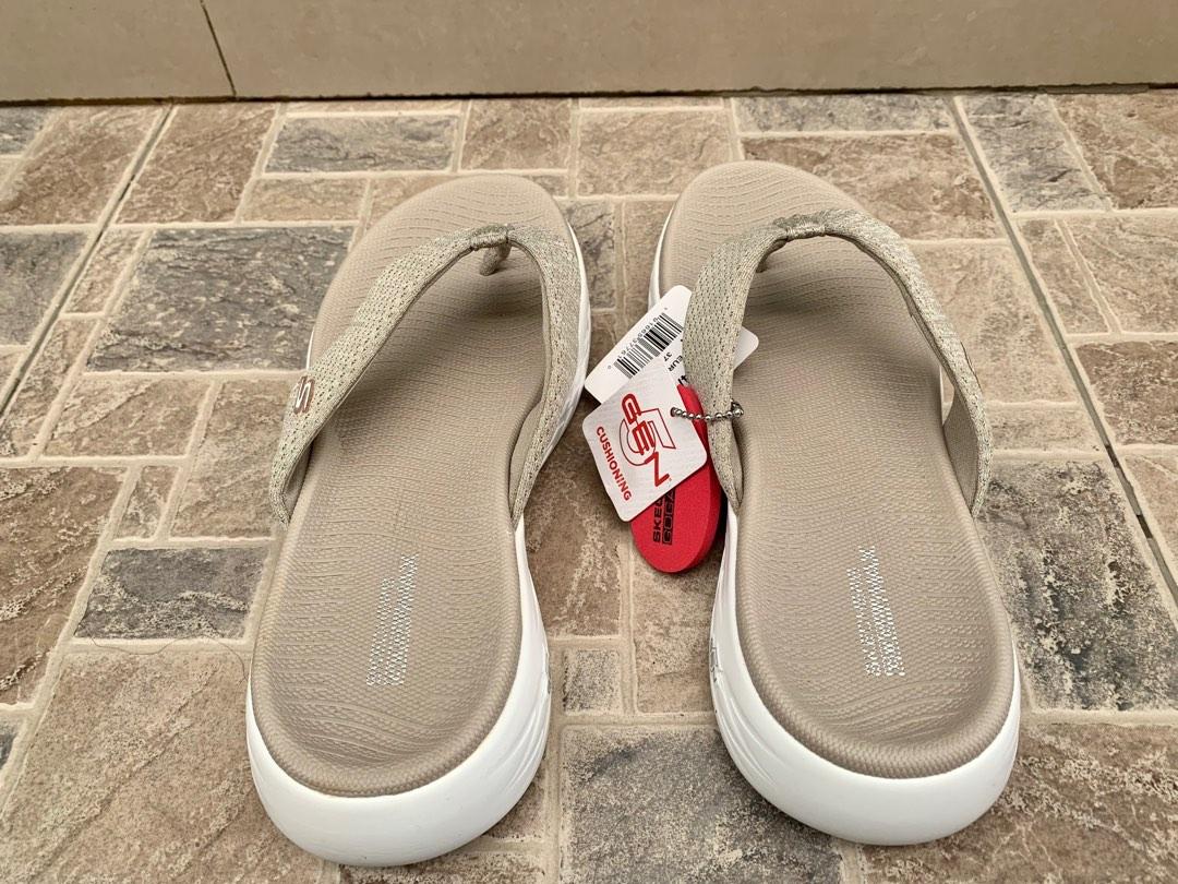 skechers goga max slippers