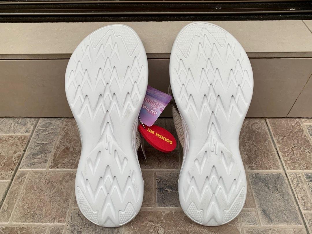 skechers goga max slippers