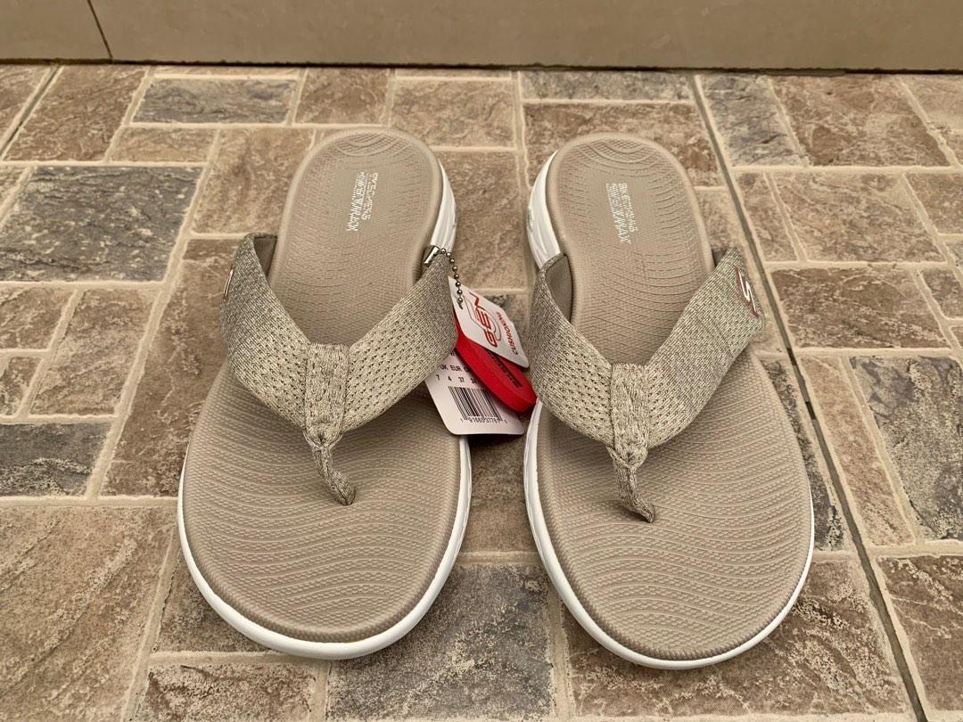 skechers goga max slippers