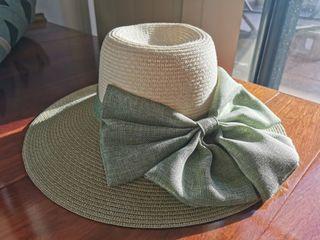 The sunshine straw wide boater het