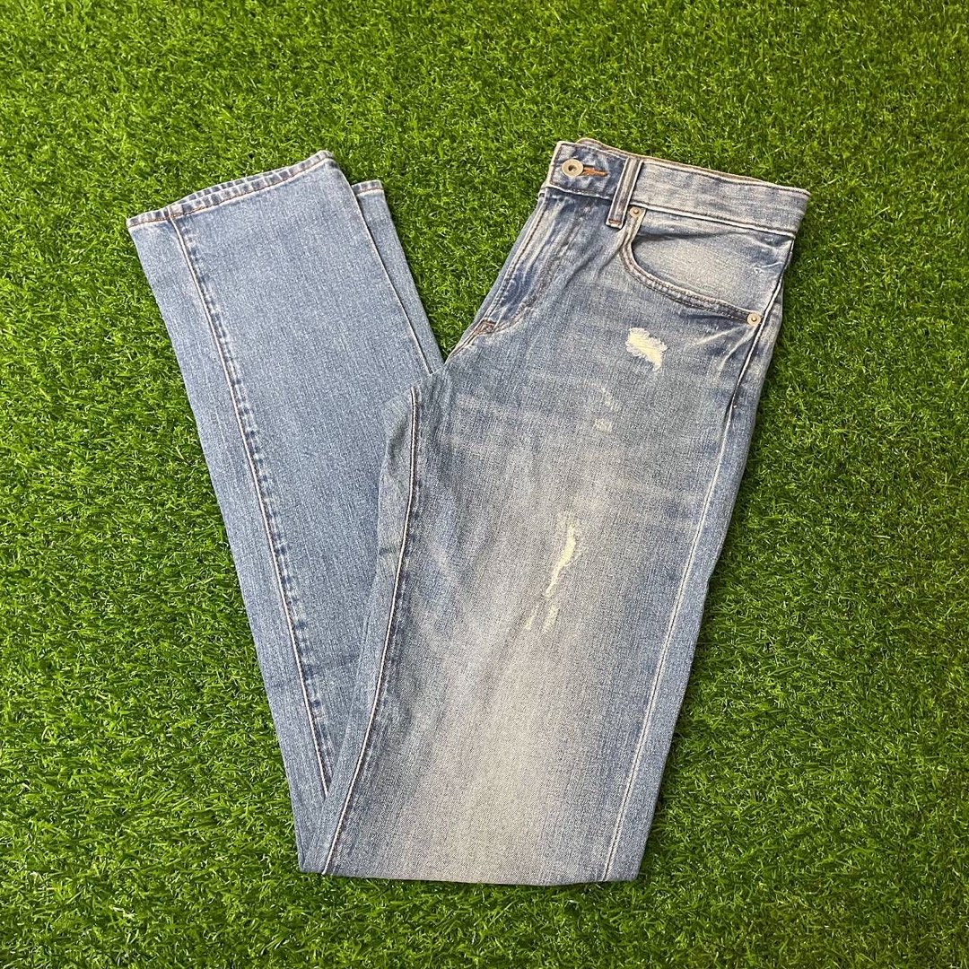 Uniqlo Ripped Jeans, Men's Fashion, Bottoms, Jeans on Carousell