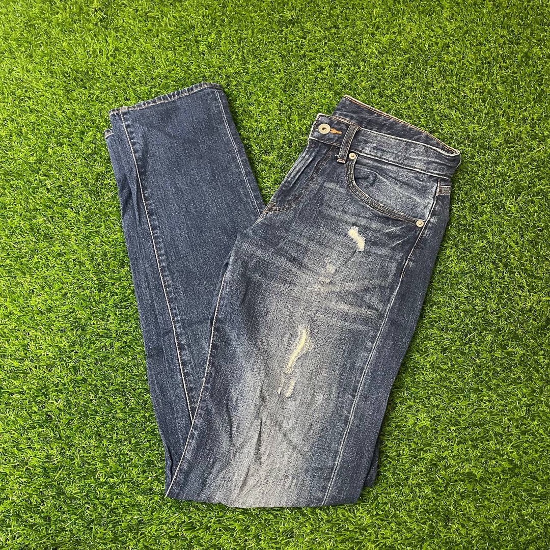 Uniqlo Ripped Jeans, Men's Fashion, Bottoms, Jeans on Carousell