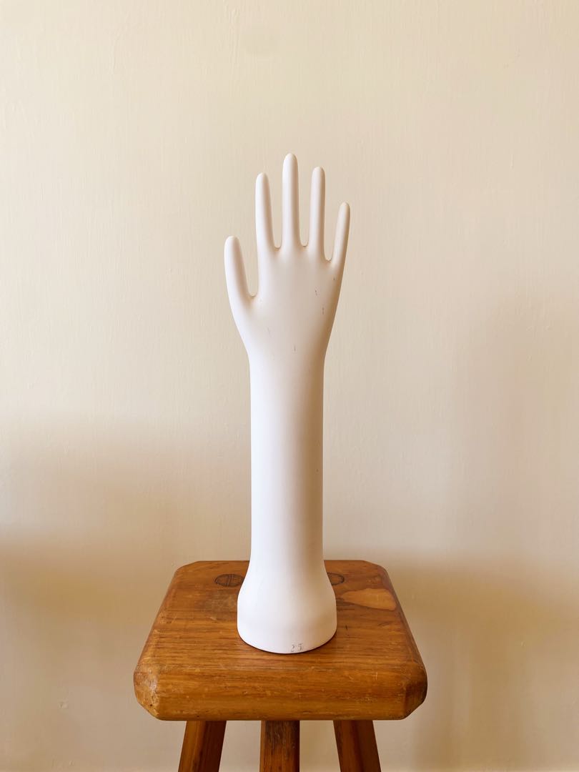 vintage ceramic hand decor display 陶瓷手 擺設, 傢俬＆家居, 傢俬, 其他家居傢俬 Carousell