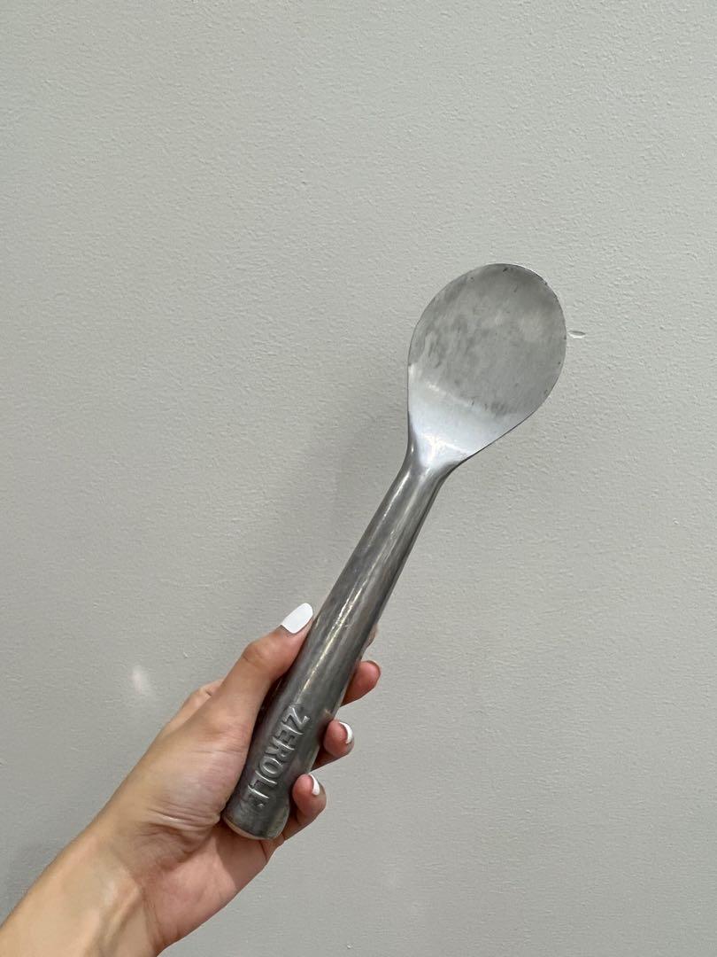 Zeroll Gelato Spatula (Category: Bakeware) located in Quezon City. Submitted by klaguilar (Listing ID 1179963325, Image 1). Description: AUTHENTIC • MADE IN USA Its unique handle draws on the natural warmth of your hand to ease molding the frozen treats. Available: 4pcs About this item ICE CREAM SCOOP QUALITY: Offering great quality Zeroll has been the ice cream scoop of choice in homes and ice cream parlors since 1935. This handy kitchen tool ca