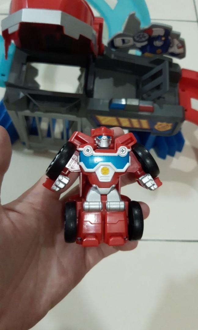 Playskool heroes transformers rescue bots best sale flip racers chomp and chase raceway