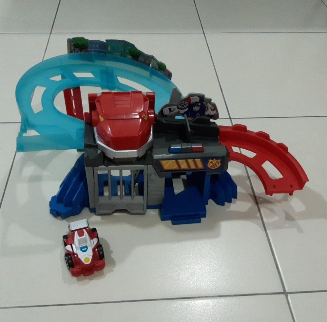 Playskool heroes transformers rescue bots flip racers chomp and chase discount raceway