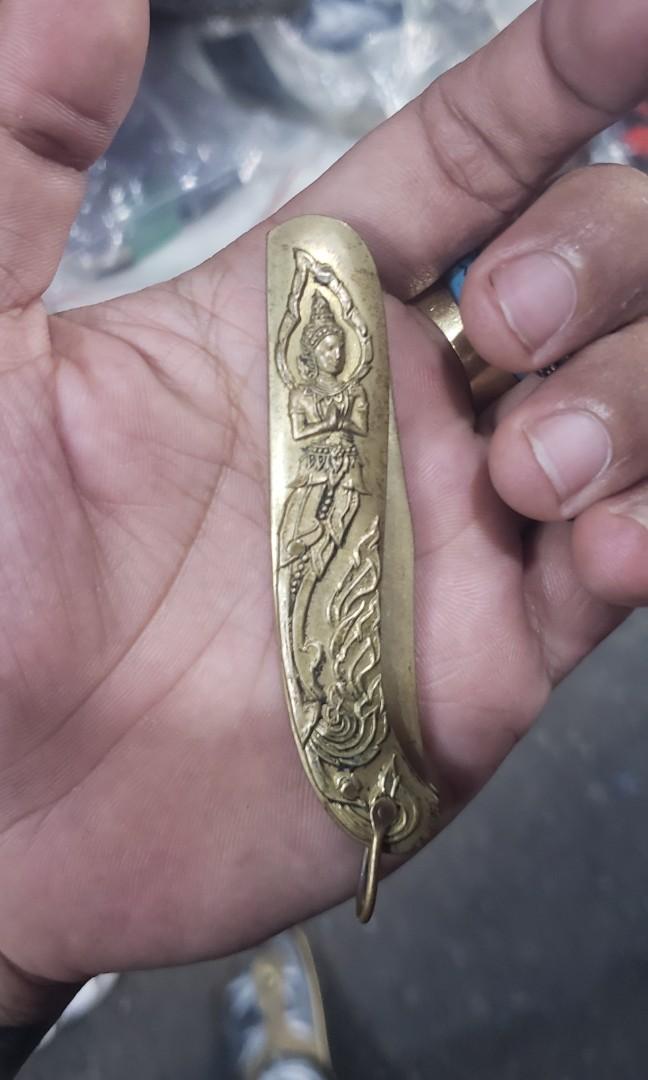 Antique folding knife (Category: Everything Else Others) located in Manila. Submitted by mistej (Listing ID 1180112559, Image 2). Description: antique folding knife mesage me if interested hearing offers.