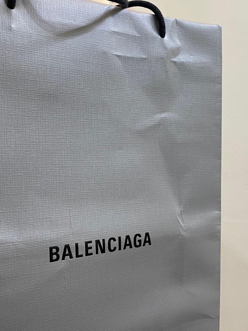 AUTHENTIC BALENCIAGA PAPER BAG (Category: Luxury Bags & Wallets) located in Baguio. Submitted by annechan08 (Listing ID 1180192173, Image 3). Description: AUTHENTIC BALENCIAGA PAPER BAG Came with the Balenciaga mini neo classic I bought from Europe L - 46cm W - 33 cm .