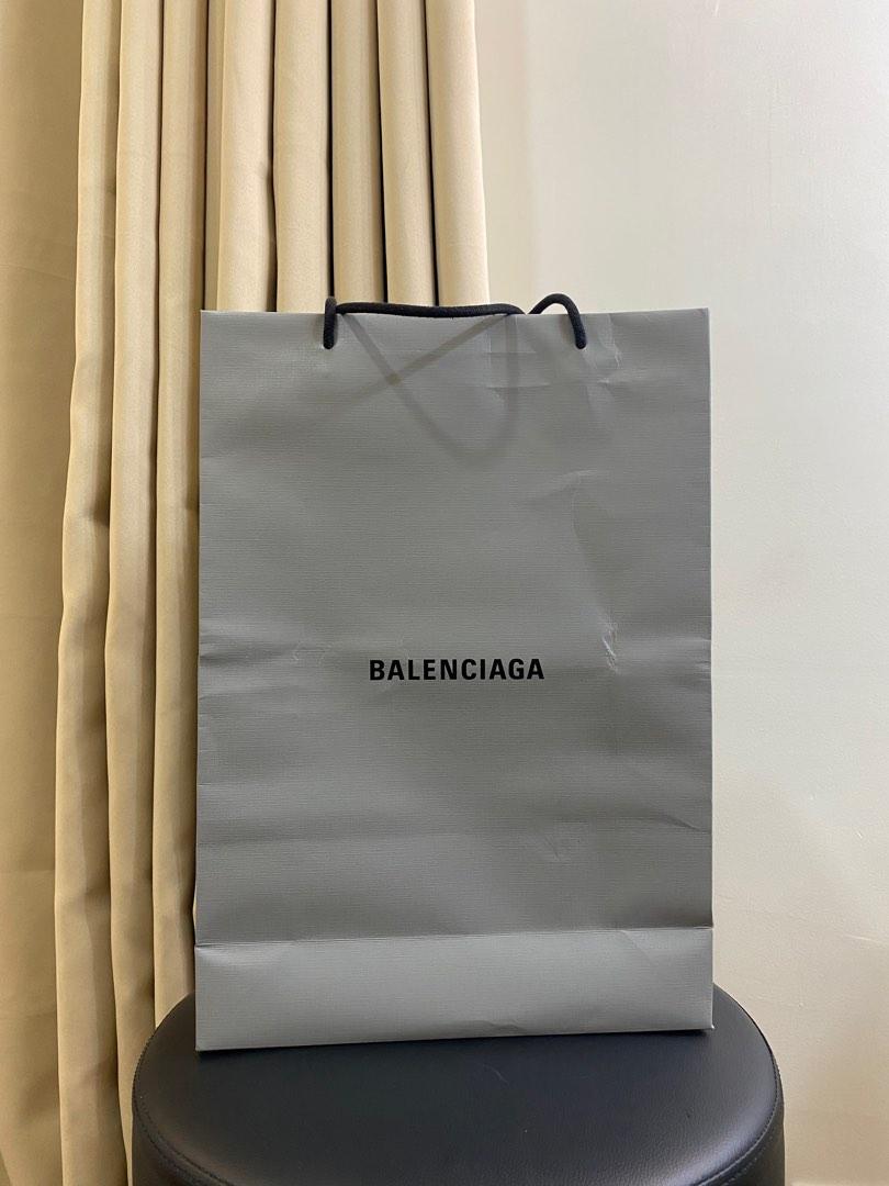 AUTHENTIC BALENCIAGA PAPER BAG (Category: Luxury Bags & Wallets) located in Baguio. Submitted by annechan08 (Listing ID 1180192173, Image 1). Description: AUTHENTIC BALENCIAGA PAPER BAG Came with the Balenciaga mini neo classic I bought from Europe L - 46cm W - 33 cm .
