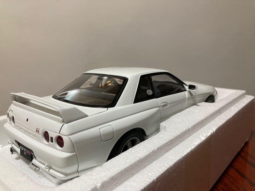 おもちゃ1/18  GT-R Nismo R32 Crystal White II
