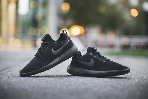 E40.5 NIKE Roche shoe black lace up sneaker Women s Fashion
