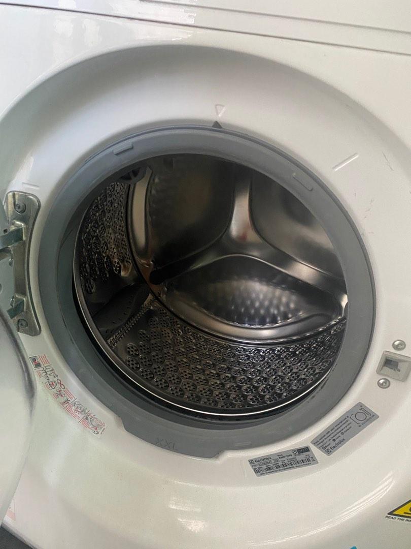 Electrolux front loading washing machine, TV & Home Appliances, Washing