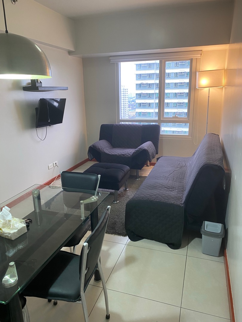 FL 1BR The Columns Legazpi Village San Lorenzo Makati City, Property