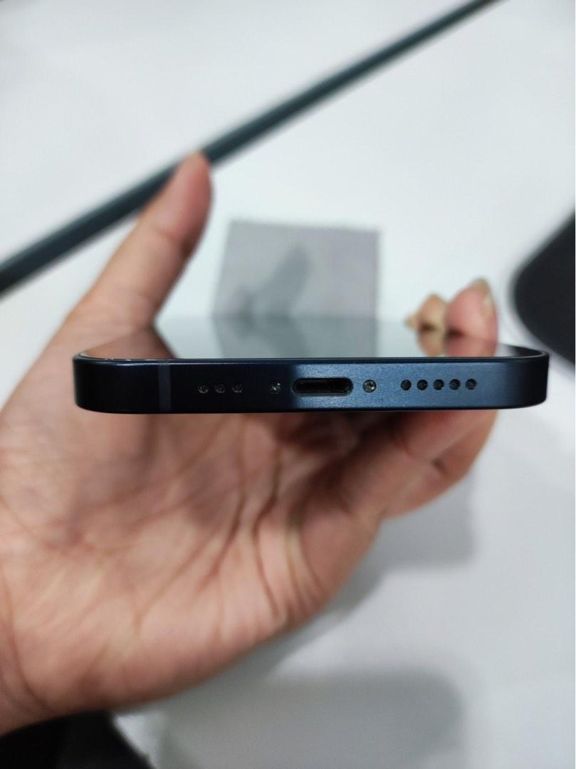 Iphone 12 - 64gb - 4 months used (Category: iPhone 12 Series) located in Pasig City. Submitted by nicolevi15 (Listing ID 1180095903, Image 1). Description: Globe locked.