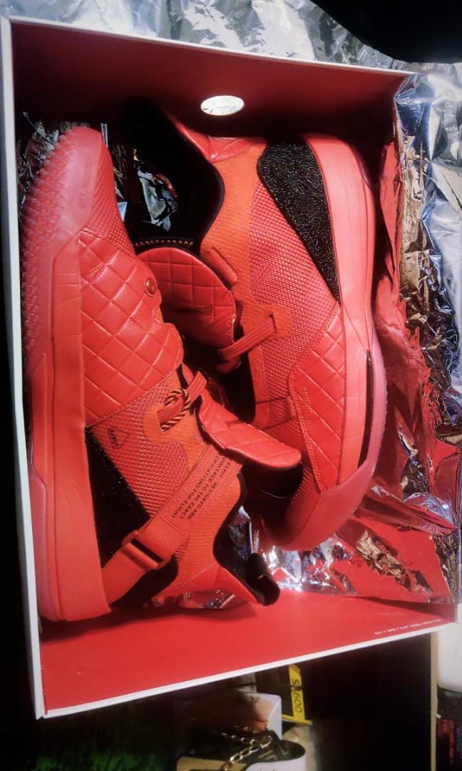 Jordan 33 University Red Size 12 US (Category: Sneakers) located in Marikina City. Submitted by _namelessking_ (Listing ID 1180102013, Image 3). Description: Selling my Jordan 33 University Red In very good condition used 3-4 times only on malls (never been used on court) box is a little worn out but the actual pair in in like new condition no issues what so ever Size 12 (Snug fit) will fit on size 11 foot Meetups: Marikina Areas, Shipping via de