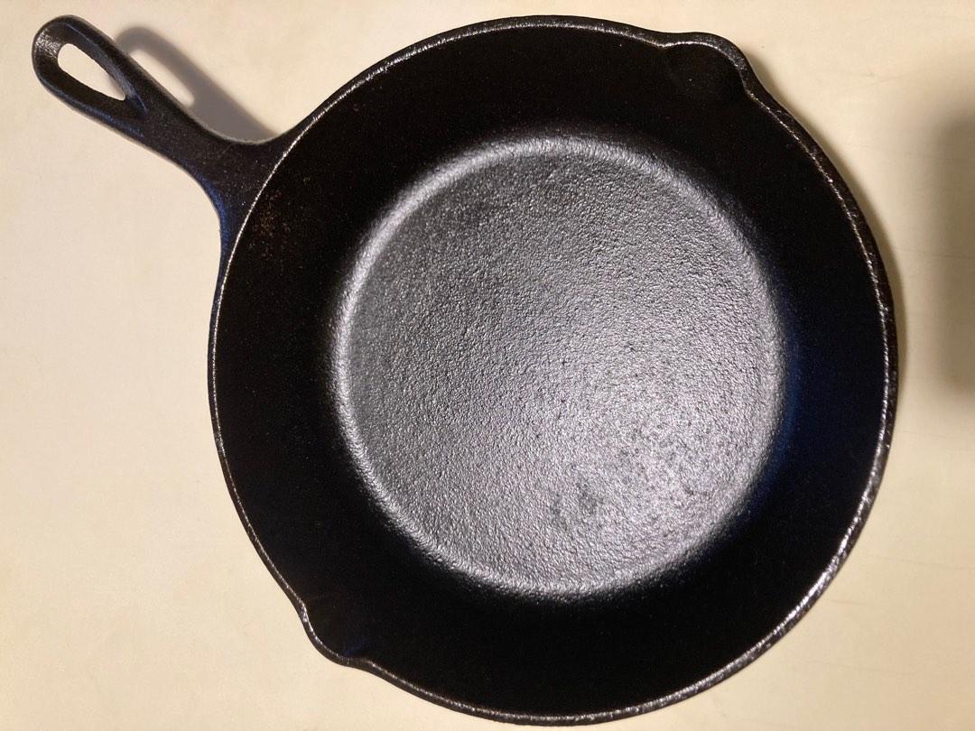 Lodge cast iron pans, TV & Home Appliances, Kitchen Appliances, BBQ
