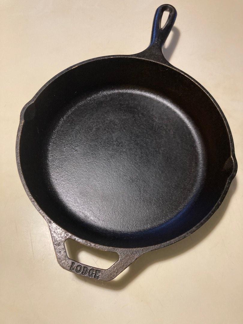 Lodge cast iron pans, TV & Home Appliances, Kitchen Appliances, BBQ