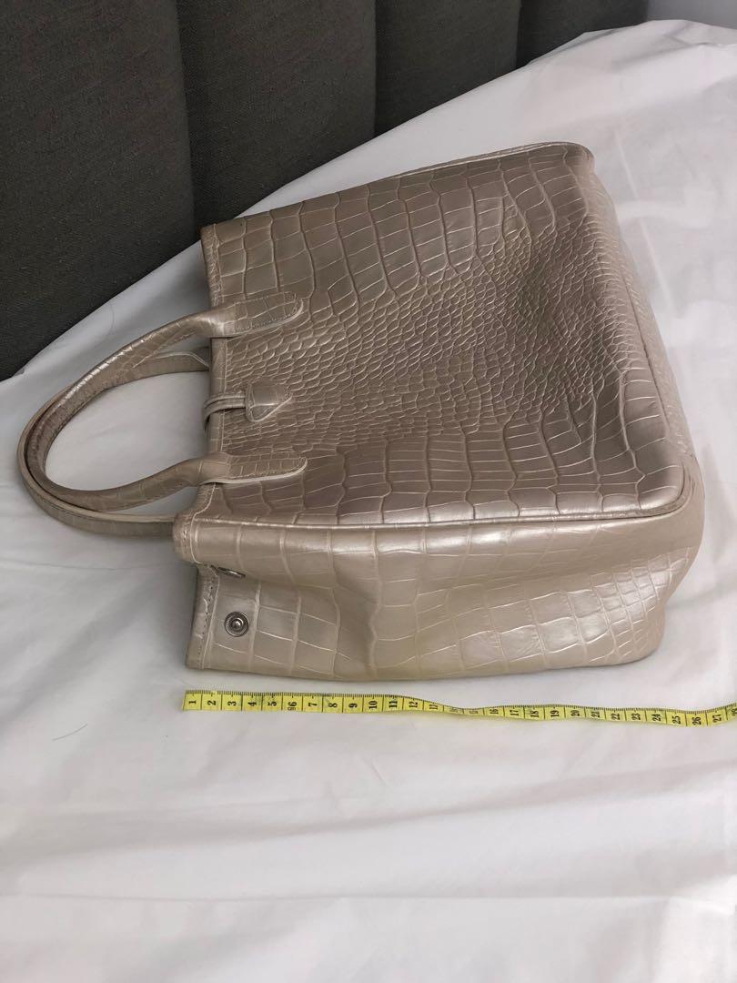 Longchamp Croc-Embossed Roseau Tote (Category: Luxury Bags & Wallets) located in San Fernando. Submitted by AuthenticFindsbylei (Listing ID 1180089515, Image 3). Description: Good Condition , dirt inside only, and sign of usage no major flaws. Authentic Made in France..