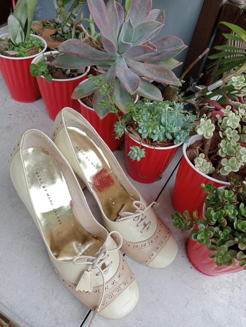 Marc by Marc Jacobs shoes (Category: Heels) located in San Mateo. Submitted by meremar (Listing ID 1180121570, Image 1). Description: Rfs size 7 ako best fits sya 6 1/2 0r sa 7 na payat ang paa . Sign of usage pero 9/10 Ang rating nya ,Kasi try ko sya isuot ng paulit ulit sa loob ng bahay hoping mag click kami parang love affair na d talaga nag work kahit gwapo sya 🤣🤣🤣.