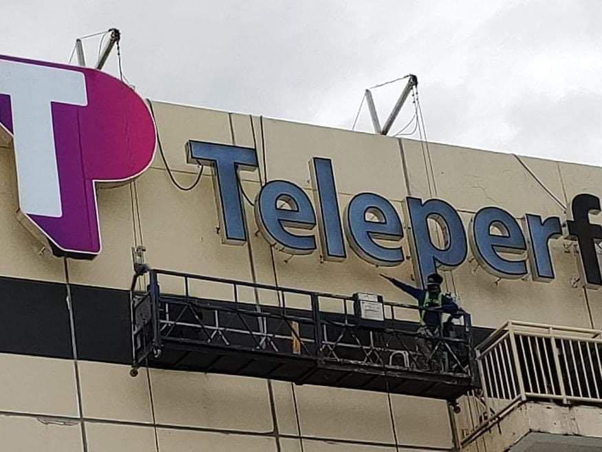 Motorized gondola rental, Business Services, Others on Carousell