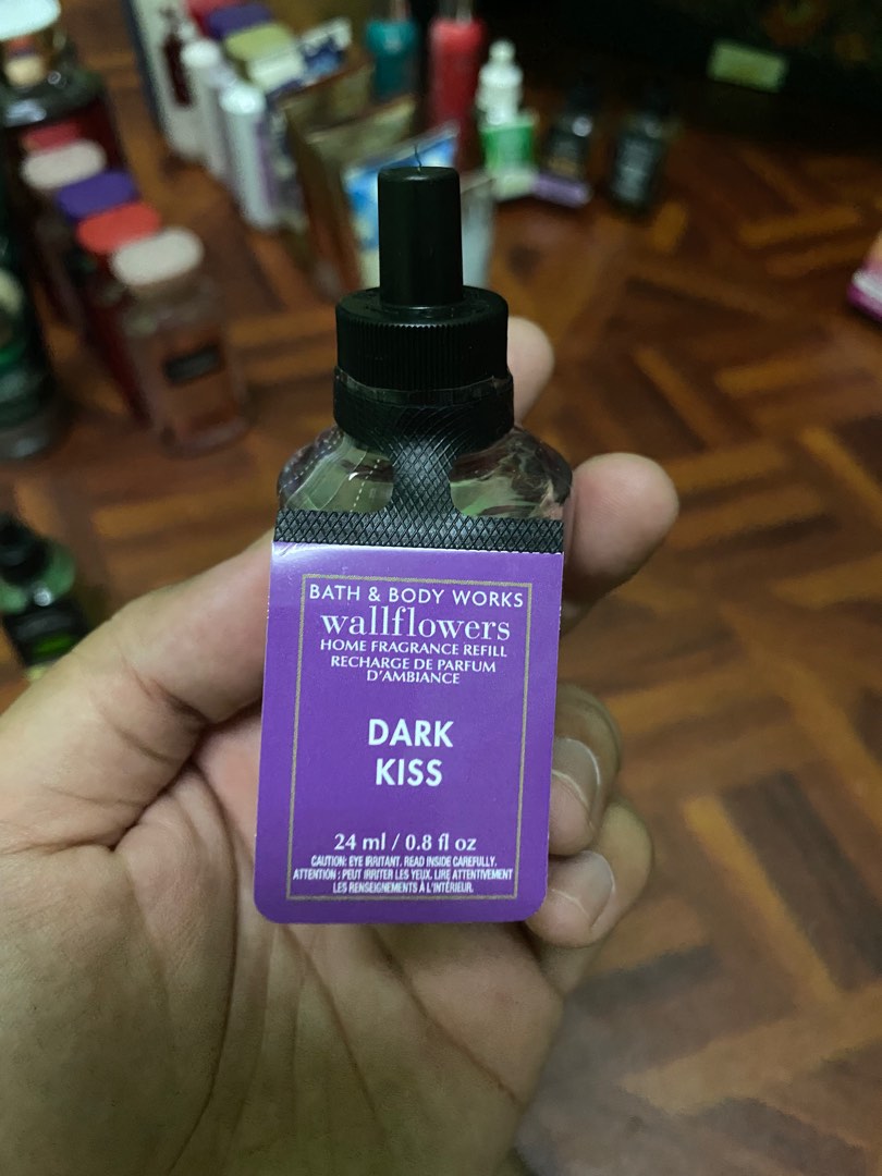 NEW AUTHENTIC BATH & BODY WORKS WALLFLOWER REFILLS DARK KISS ( FIX PRICE),  Furniture & Home Living, Home Fragrance on Carousell