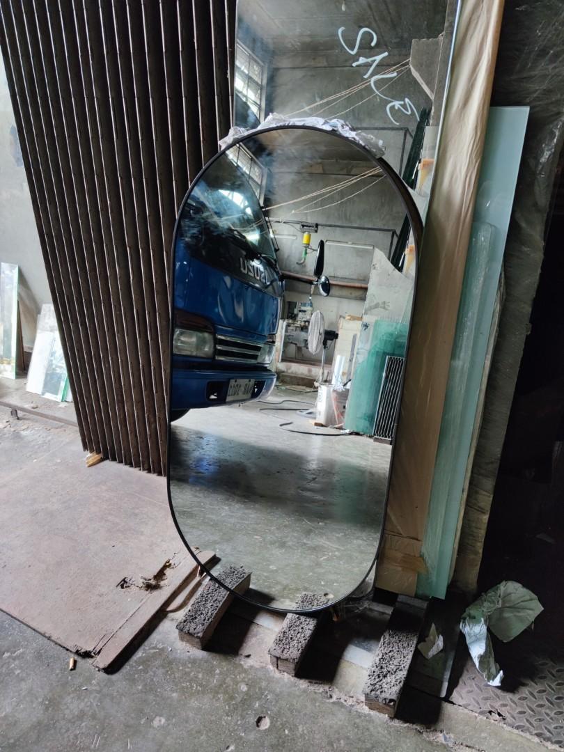 Oval Mirror with frame (Category: Mirrors) located in Malabon City. Submitted by mirrors.ph (Listing ID 1180108057, Image 3). Description: Oval mirror with black aluminum frame and plywood backing. Using 6mm thick copper free lead free mirror. Size: 2ft x 4ft P2160 Add P200 if with back hook. Available colors gold, glossy black, matte black, white and silver aluminum frame. Customize sizes and shapes are welcome..