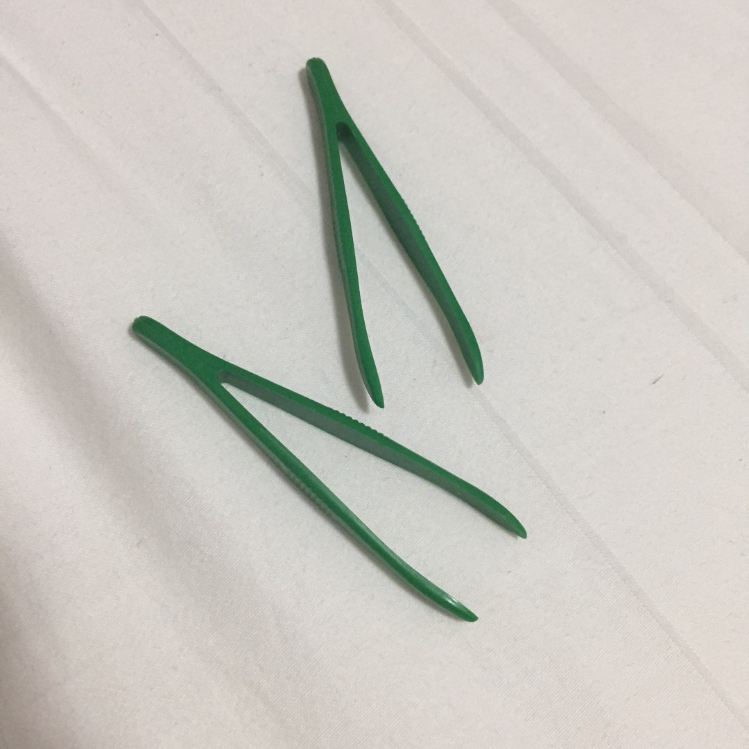 Plastic tweezers, Hobbies & Toys, Stationery & Craft, Craft Supplies