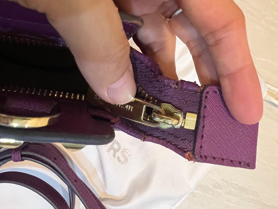 Preloved authentic michael kors sling bag that kept till peeling