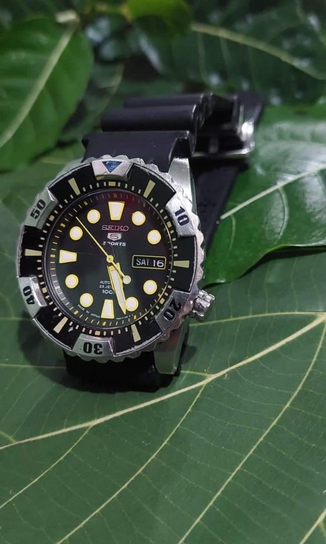 Seiko 7s36 (Category: Men's Watches) located in Caloocan City. Submitted by great_2003 (Listing ID 1180178273, Image 2). Description: good running condition all stainless steel rotating ring besel diameter size 42 mm approx. automatic movement 23 jewels as is only wysiwyg.