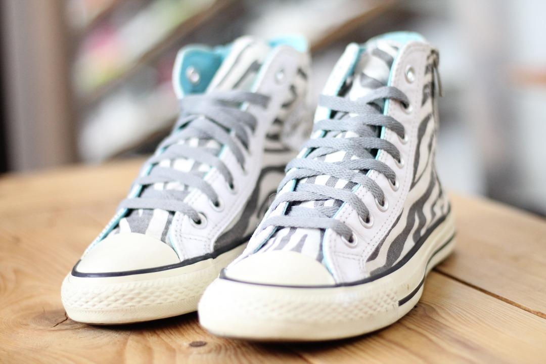 Converse zebrate top