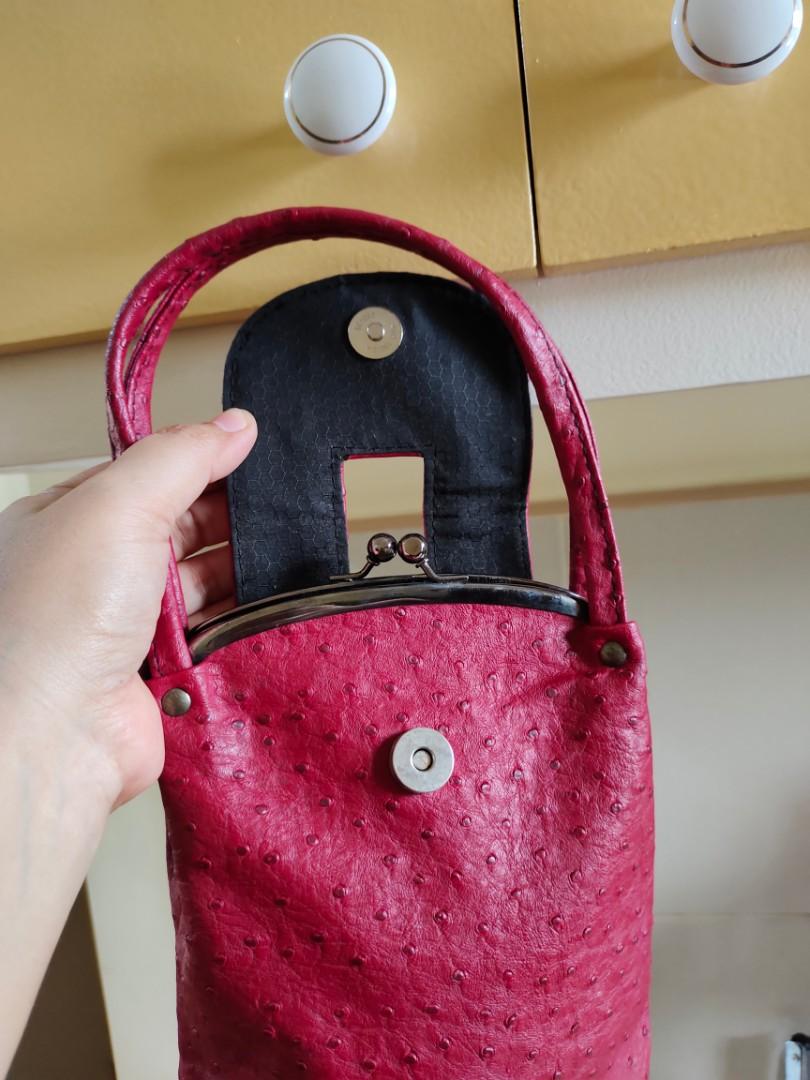 Small bag (Category: Purses & Pouches) located in Paranaque City. Submitted by arkco (Listing ID 1180084890, Image 3). Description: No flaws very nice/cute in actual ostrich skin leather zip pocket inside and at the back stand-alone-bag kasya long wallet MOP gcash or unionbank COD lalamove or via GogoXpress.